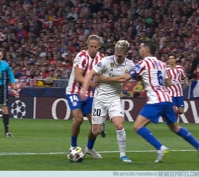 1238830 - Si cambia el color de la camiseta, ese penalti se pita