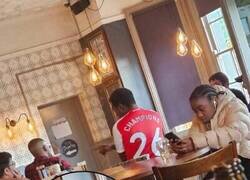 Enlace a Este fan del Arsenal se ha podido precipitar...