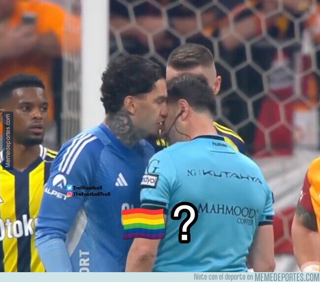 1239318 - Cuando veo la liga turca y mi madre pasa por el salón