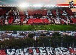 Enlace a El increíble mosaico en Vallecas en la primera semifinal europea de su historia