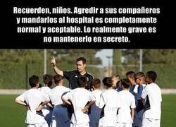 Enlace a ¿Se ha planteado Arbeloa el ejemplo que está dejando en el fútbol base de su club?