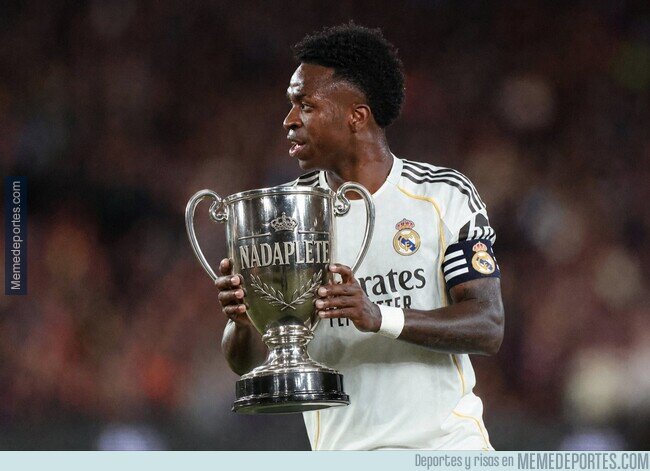 1239906 - Vinicius también levantó un título en el Camp Nou