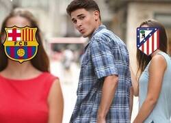 Enlace a Julian ya mira a otro lado