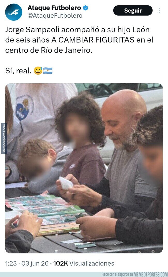 1240842 - Un día eres seleccionador y dos Mundiales después, cambias cromos con tu hijo, por @AtaqueFutbolero