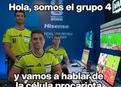 Enlace a La pose de los árbitros del VAR es pura fantasía