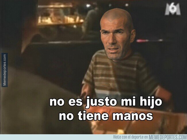 1241532 - Zidane viendo el Argentina-Argelia