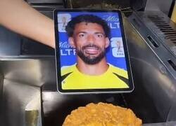 Enlace a Alguien hizo una milanesa con la cara de Vozinha