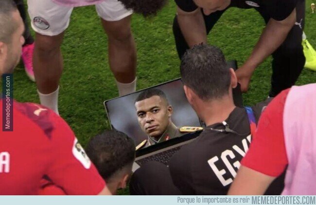 1242534 - Mirando penaltis de Mbappé