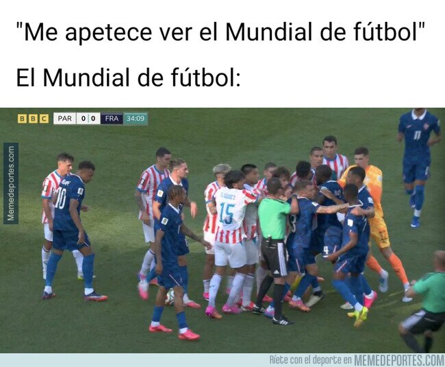 1242557 - Hay un poco de lucha grecorromana en este fútbol