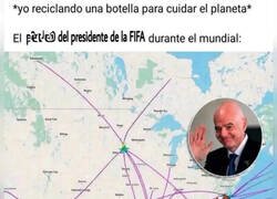 Enlace a Infantino acudiendo a todos los partidos