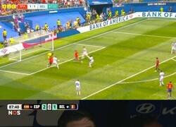 Enlace a Courtois viendo como canta su suplente
