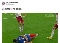 Enlace a Dictator down, por @TrollFootball2