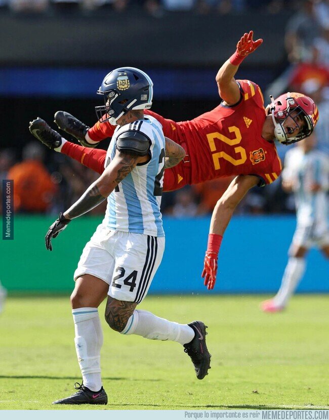 1243726 - Enzo se creyó que jugaban al fútbol americano