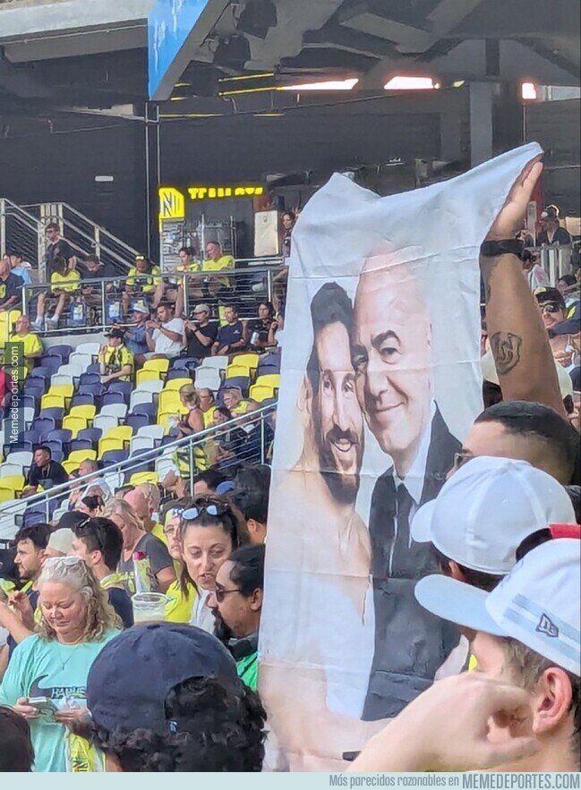 1244911 - Visto en la grada de fans del Nashville
