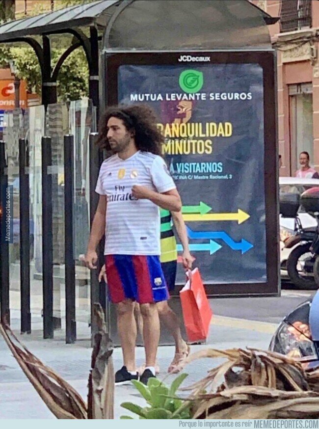 1244920 - Cucurella volviendo de las vacaciones