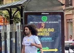 Enlace a Cucurella volviendo de las vacaciones