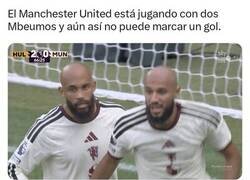 Enlace a Ni clonando a sus delanteros
