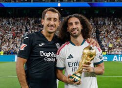 Enlace a El homenaje a los campeones del mundo en el Real Madrid-Real Sociedad en el Bernabéu