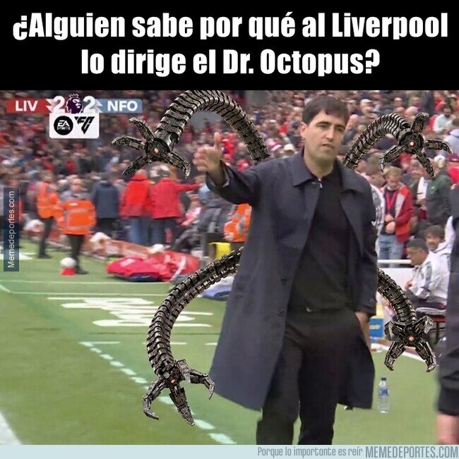 1245353 - Le copió hasta el flequillo y la gabardina
