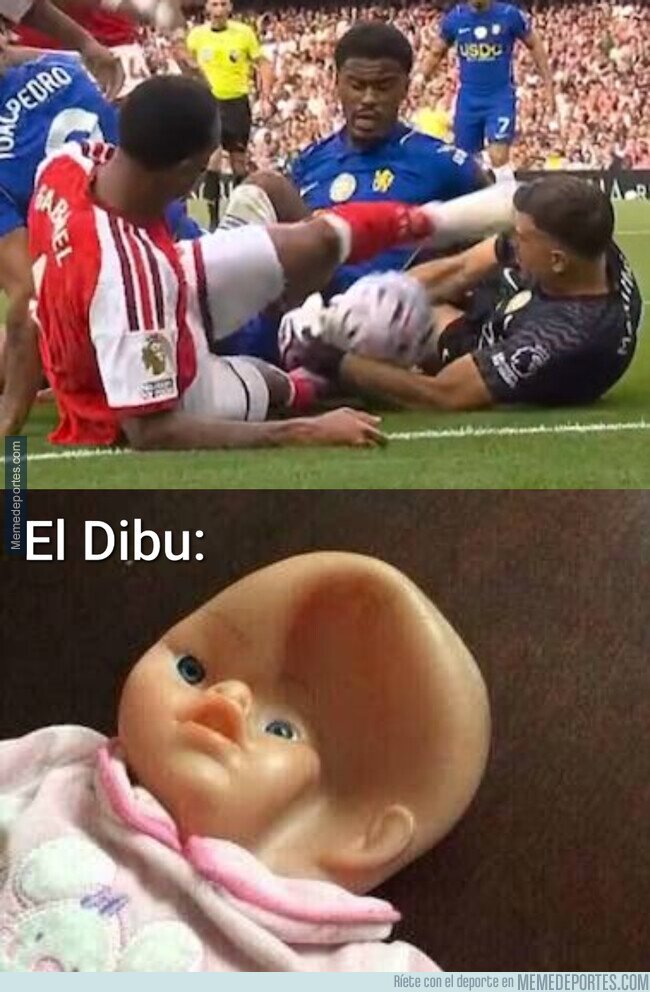 1245665 - Menudo patadón de Gabriel se llevó el Dibu en la cara