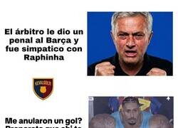 Enlace a Un equipo que se dedica a llorar y otro a jugar