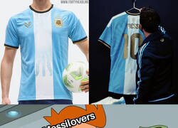 Enlace a La camiseta con la que Messi jugará su partido de despedida con Argentina