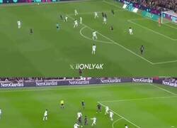 Enlace a Messi y Lamine con la misma edad, misma jugada, contra el Madrid