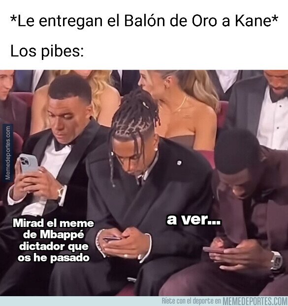 1247871 - Las nuevas generaciones siempre con el móvil