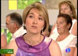 Enlace a Cerremos plano, que sale una señora echando la pota