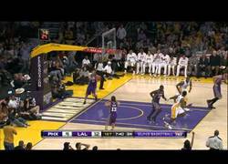 Enlace a ¡Increíble jugada de Kobe!