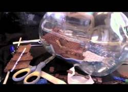 Enlace a ¿Nada que hacer? Prueba a construir un barco de lego dentro de una botella