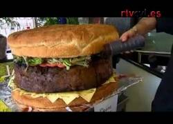 Enlace a 95 kilos de hamburguesa