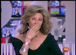 Enlace a Presentadoras estrictamente serias con su trabajo