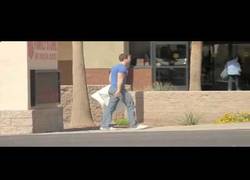 Enlace a Lucha espontánea de almohadas