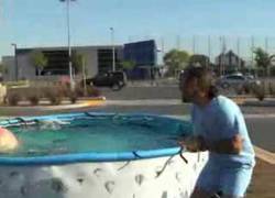 Enlace a Kobe Bryant con los Jackass (increíble salto al final)