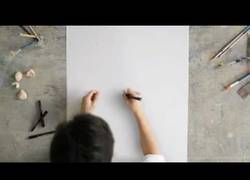 Enlace a Ojo al dibujo del asiático