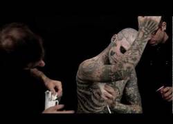 Enlace a De estar tatuado a la normalidad