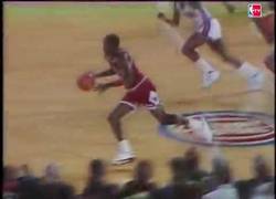 Enlace a Jesucristo caminaba por el agua, Michael Jordan por el aire