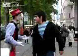 Enlace a Si quieres vacilar a un mimo, esto nunca falla