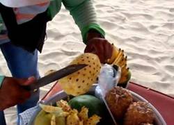 Enlace a Así cortan las piñas en Indonesia