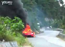 Enlace a Ferrari 458 Italia ardiendo, qué dolor