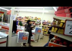 Enlace a Soldados de Toy Story conquistando el supermercado