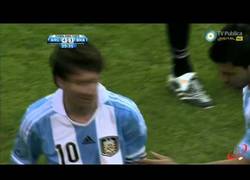 Enlace a Mientras tanto, Messi liándola con Brasil