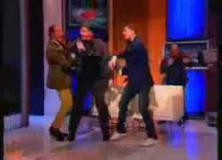 Enlace a Se intenta suicidar en televisión