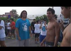 Enlace a El saco de boxeo humano