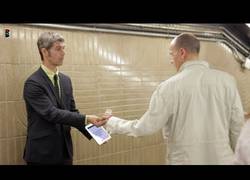 Enlace a El banquero solitario: En el metro [2ª parte]