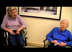 Enlace a Abuelos entrañables cantando el 'Call me maybe'