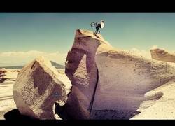 Enlace a BMX en un paisaje lunar