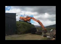 Enlace a Y en el Briconsejo de hoy: Como bajar nuestra excavadora de 14 toneladas al foso