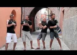 Enlace a ¿Instrumentols musicales, para qué? Call me maybe, en botellas